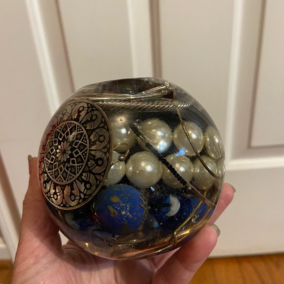 Handmade Pair of Epoxy Resin Jewelry Orb Tea-light Holders - Picture 13 of 13